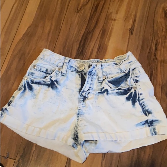 Light washed out jean shorts - Picture 1 of 2